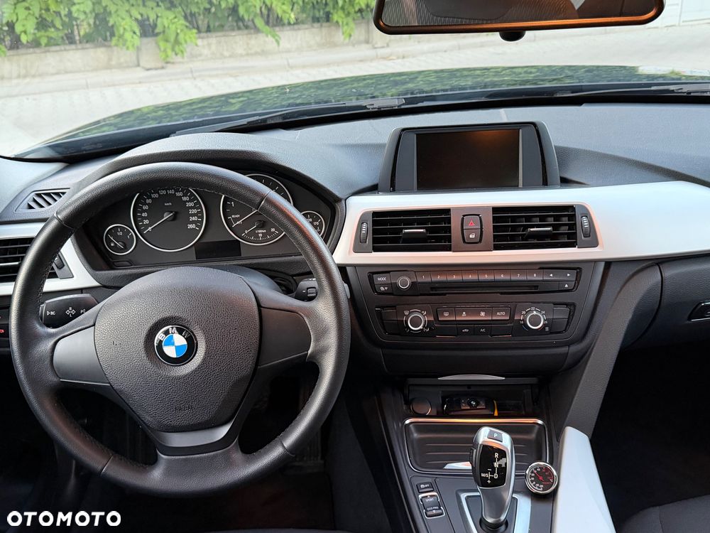 BMW Seria 3 316i - 11