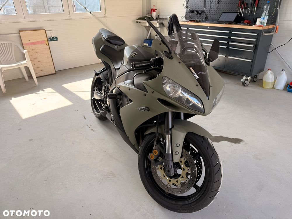 Yamaha R1 - 1