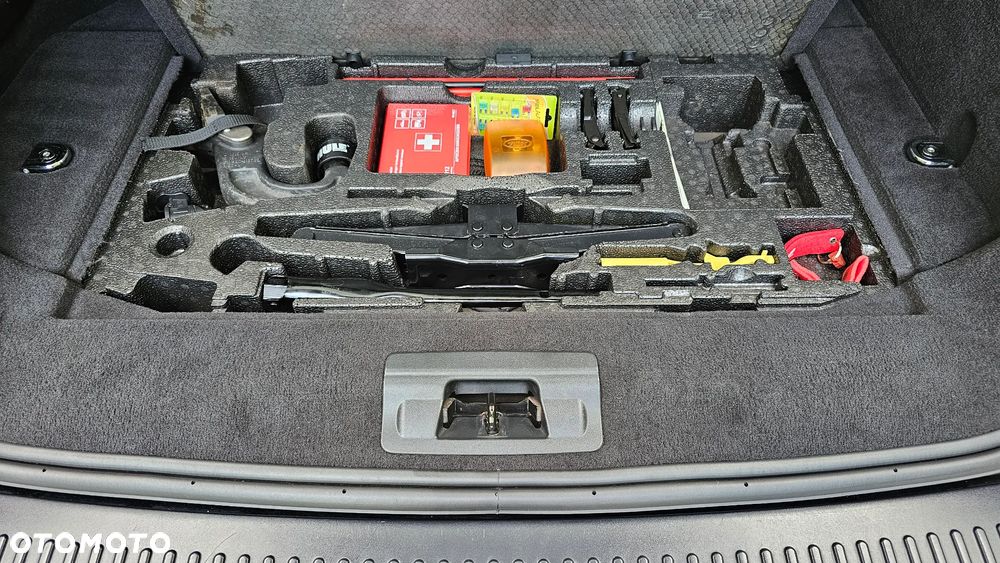 Land Rover Range Rover Sport S 3.0SD V6 HSE - 38
