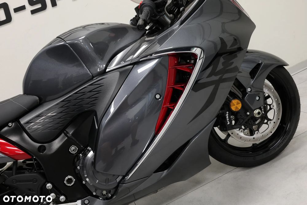 Suzuki GSX - 12