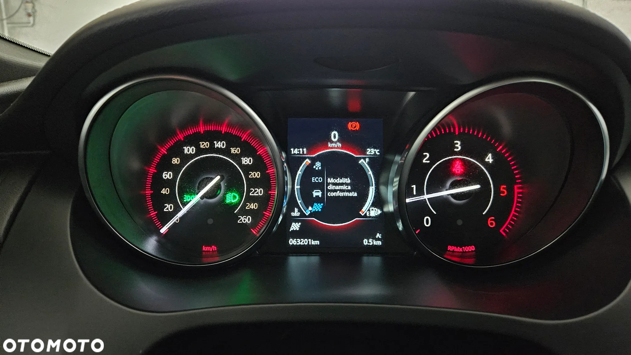 Jaguar E-Pace 2.0 i4D FWD R-Dynamic S - 32