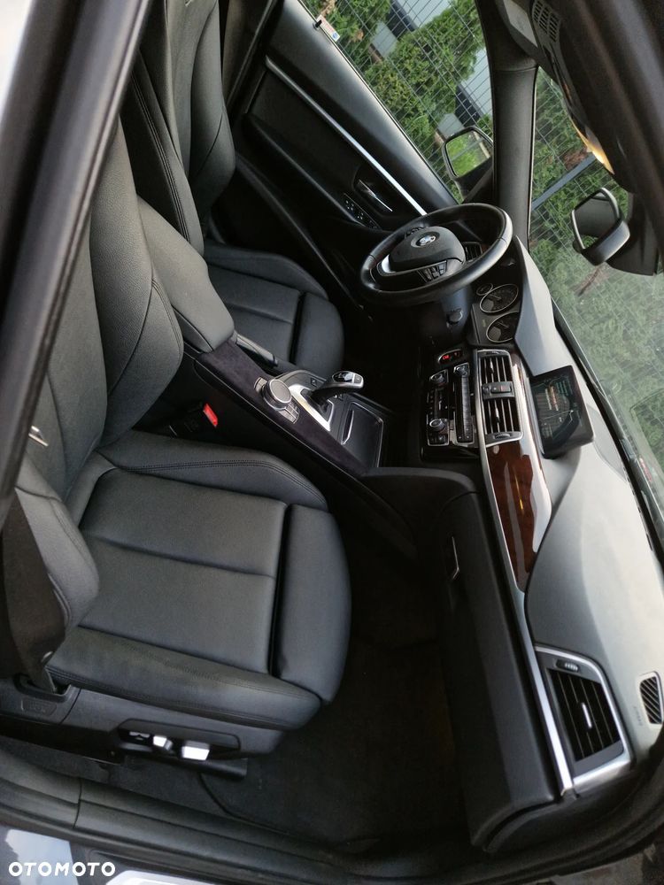 BMW Seria 3 330i xDrive - 11