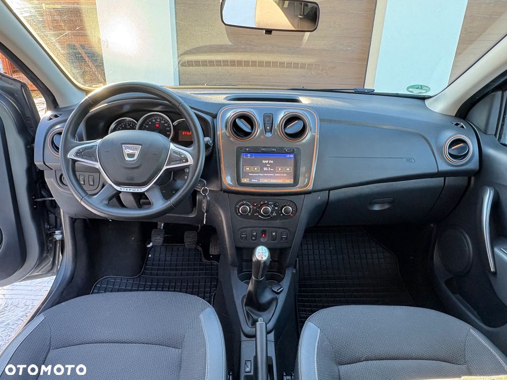 Dacia Sandero TCe 90 S&S Celebration - 8