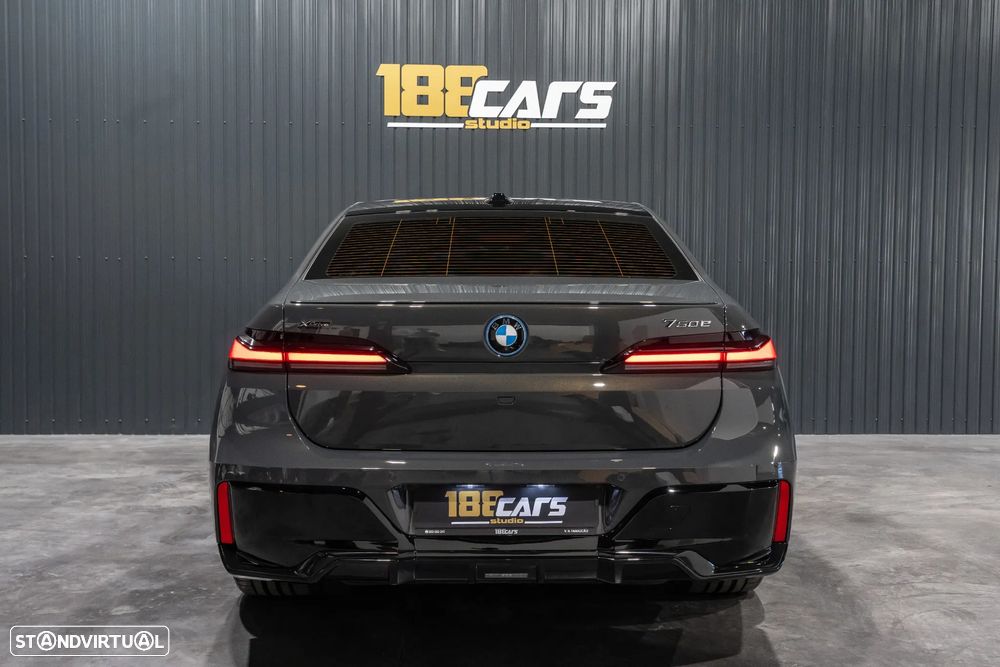 BMW 750 750e xDrive Pack Desportivo M - 54