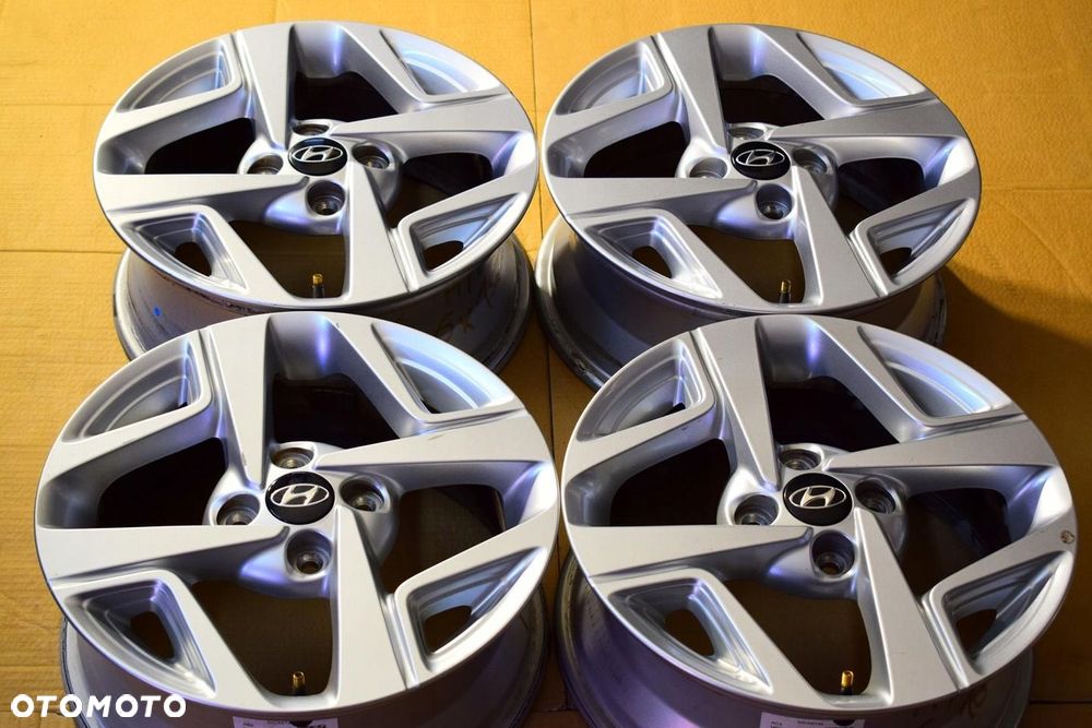 HYUNDAI 15 i10 i20 Nowy Model Oryginał - 1