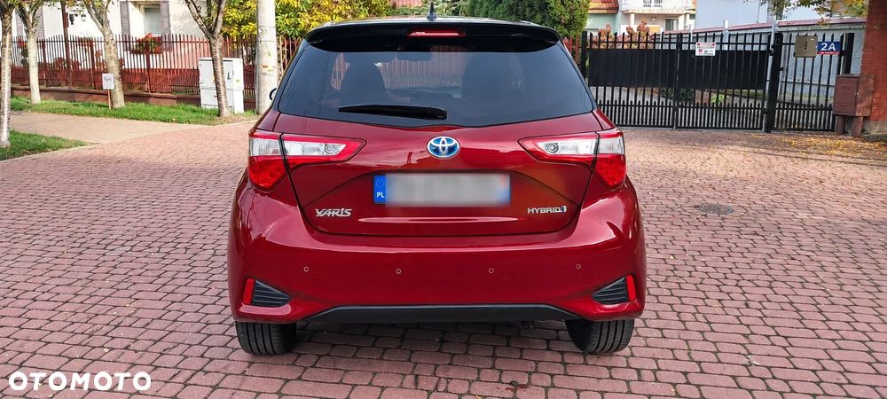 Toyota Yaris Hybrid 100 Selection Platinum - 4