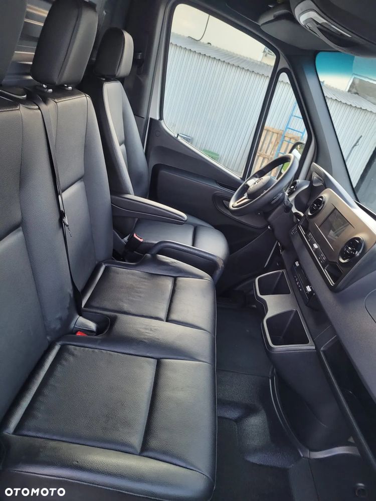 Mercedes-Benz Sprinter - 12