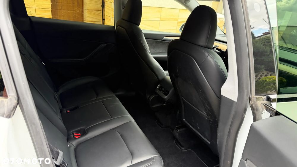 Tesla Model Y Long Range AWD - 10