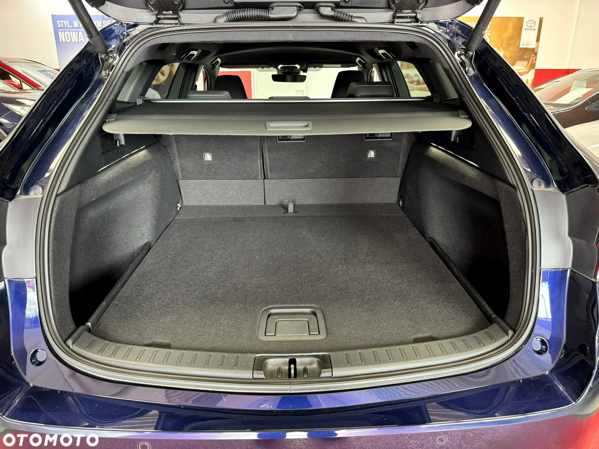 Toyota Corolla 1.8 Hybrid Style - 18