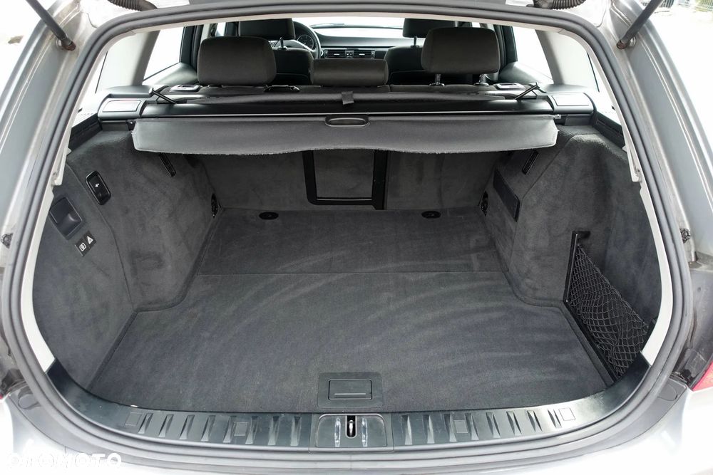 BMW Seria 3 316d Touring - 28
