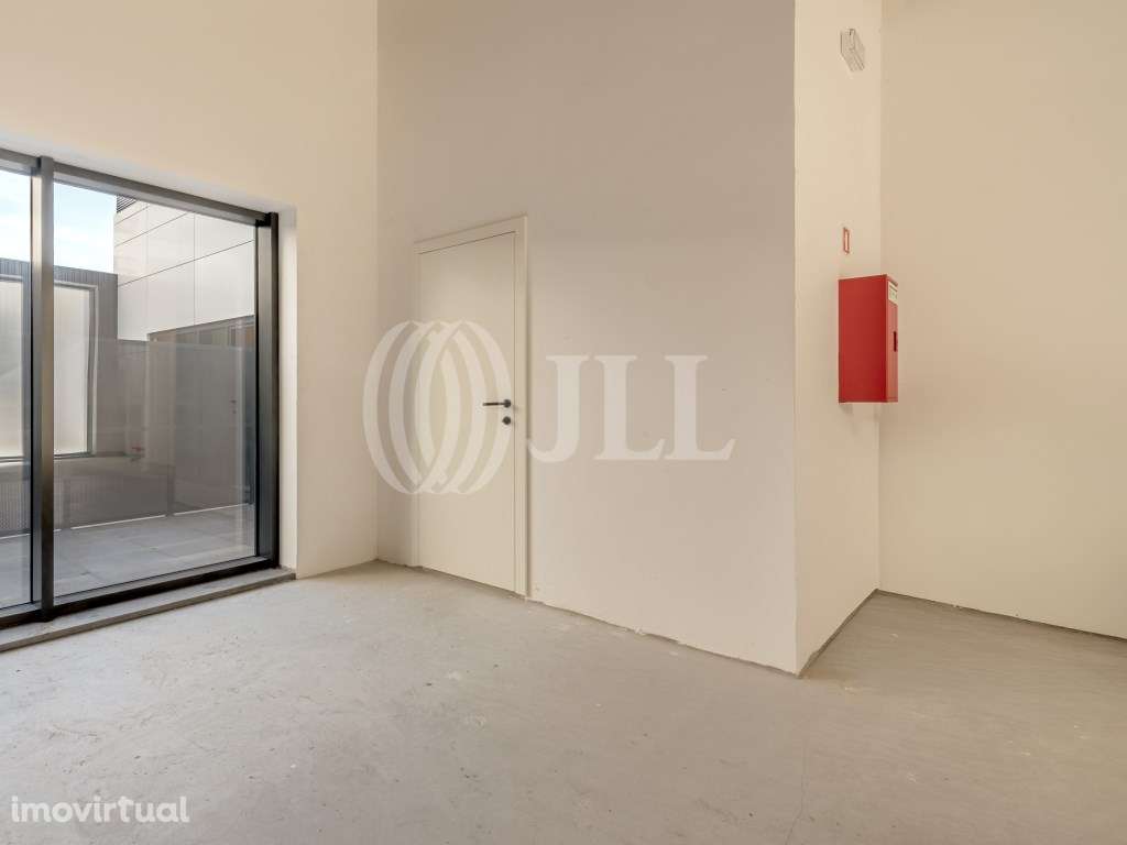 Loja com garagem no centro de Vila Nova de Gaia, Porto - Grande imagem: 4/31