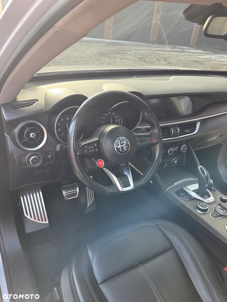 Alfa Romeo Stelvio 2.0 Turbo 16V AT8-Q4 Veloce - 23