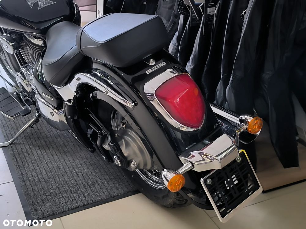 Suzuki Intruder - 37
