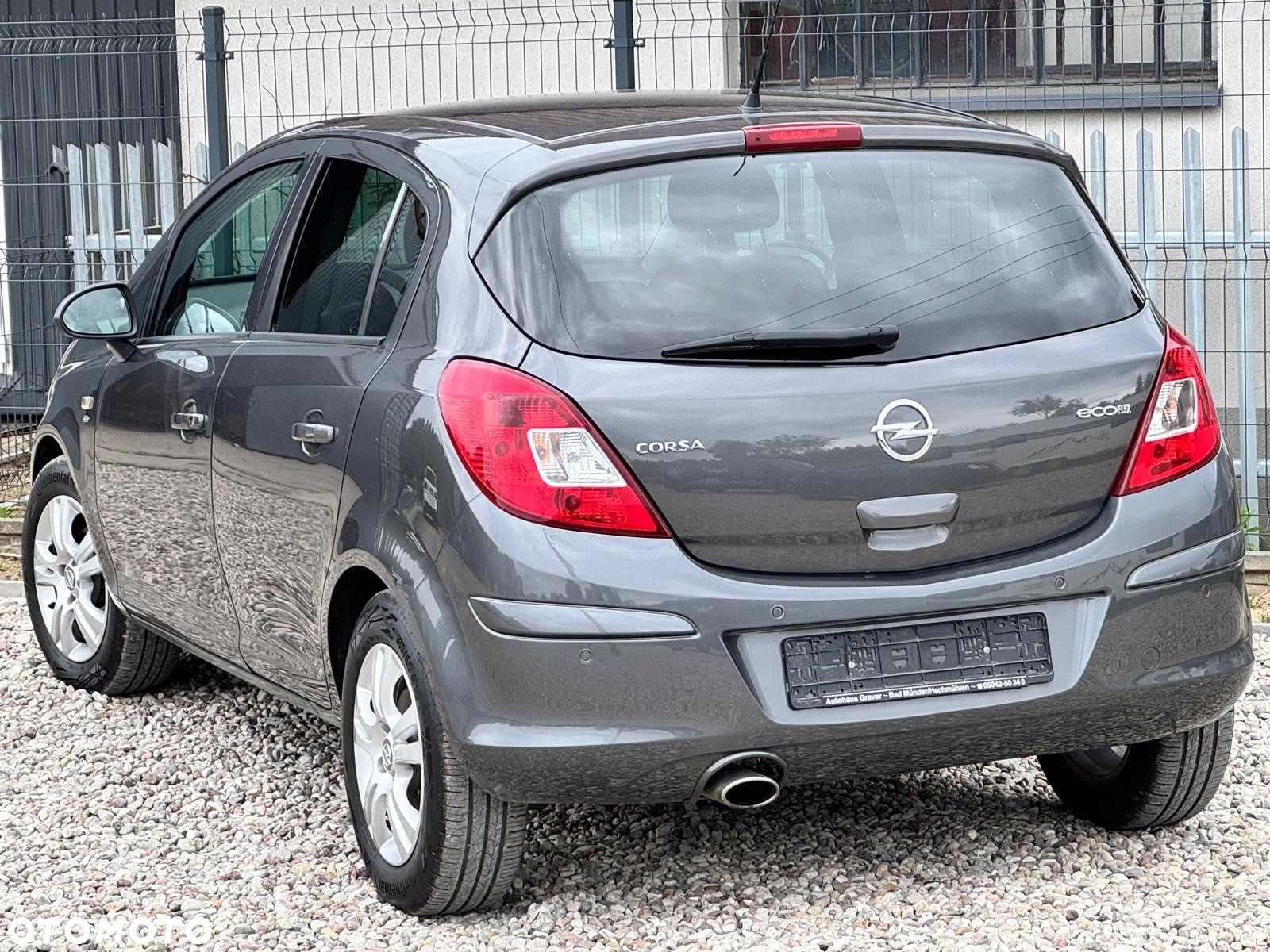 Opel Corsa 1.4 16V Cosmo - 10
