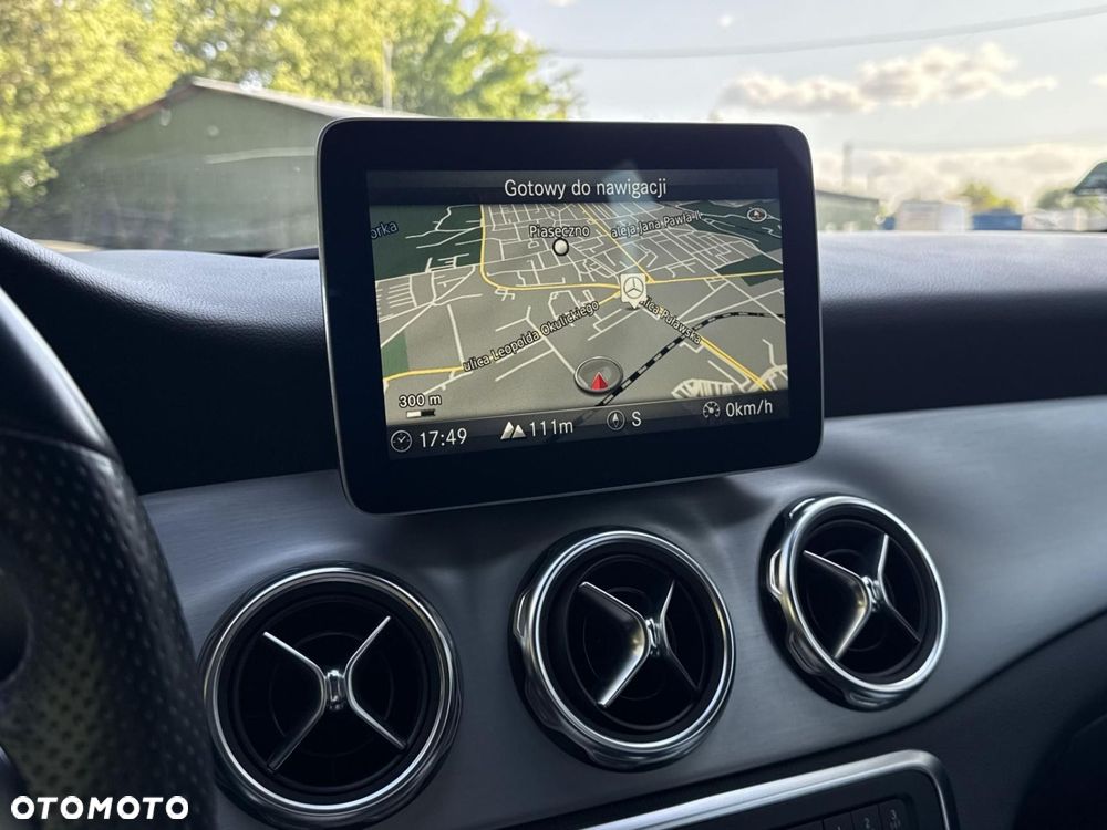 Mercedes-Benz GLA - 25