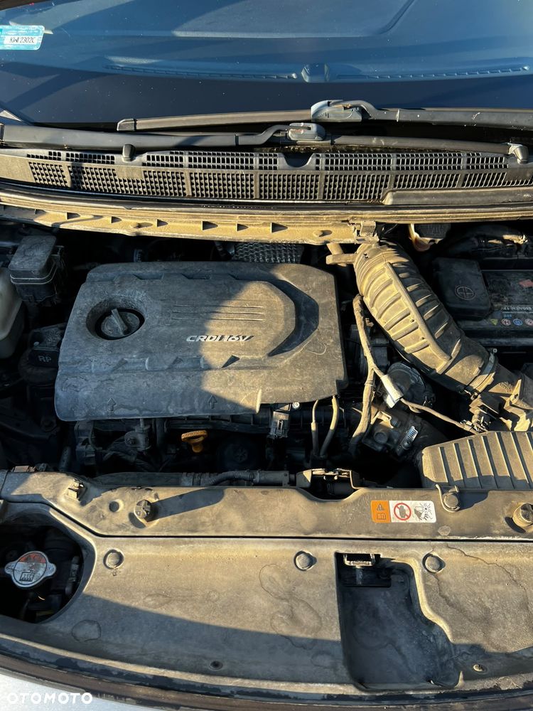 Kia Carens - 36