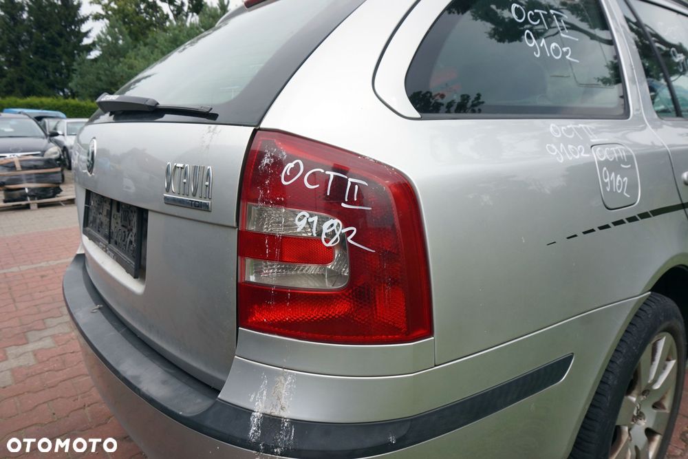 LAMPA TYLNA PRAWA OCTAVIA II 1Z3 KOMBI  SKODA 2004-2008 - 1