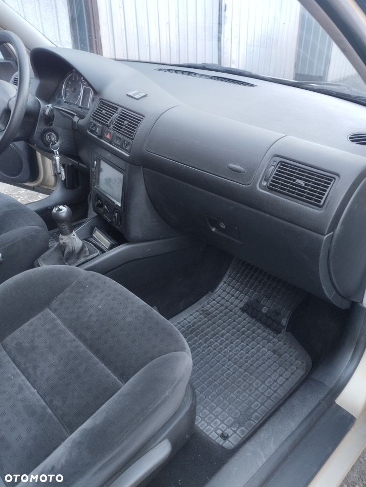 Volkswagen Golf - 8