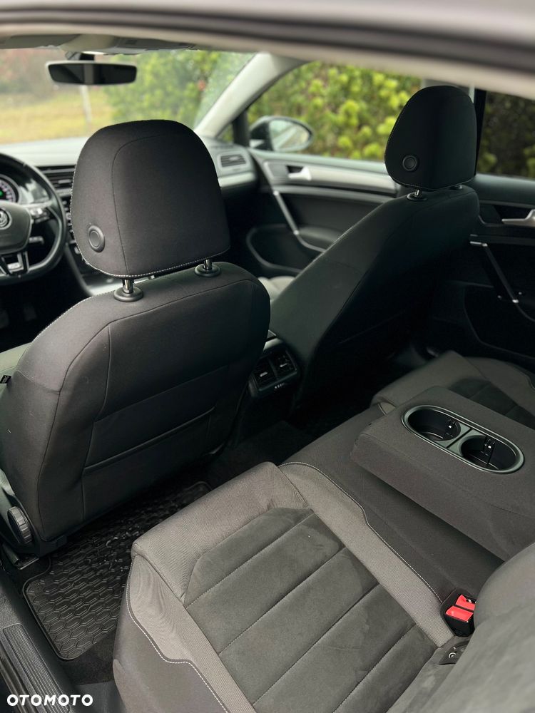 Volkswagen Golf - 23
