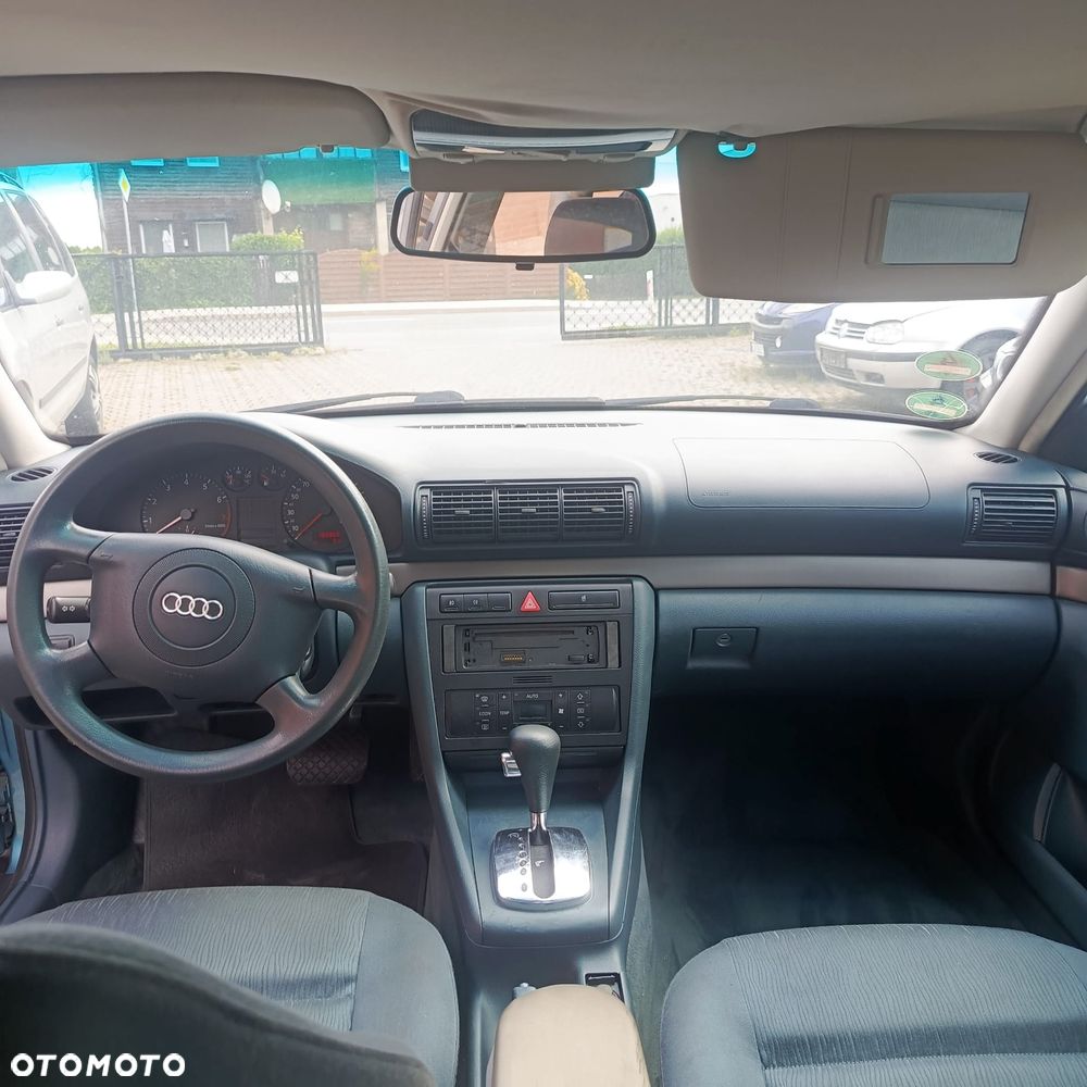 Audi A4 Limousine 1.8 - 12