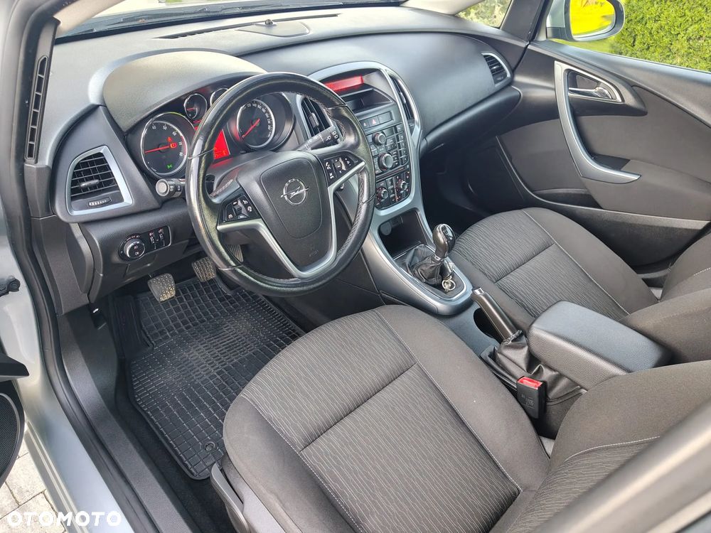 Opel Astra 2013 photo 5