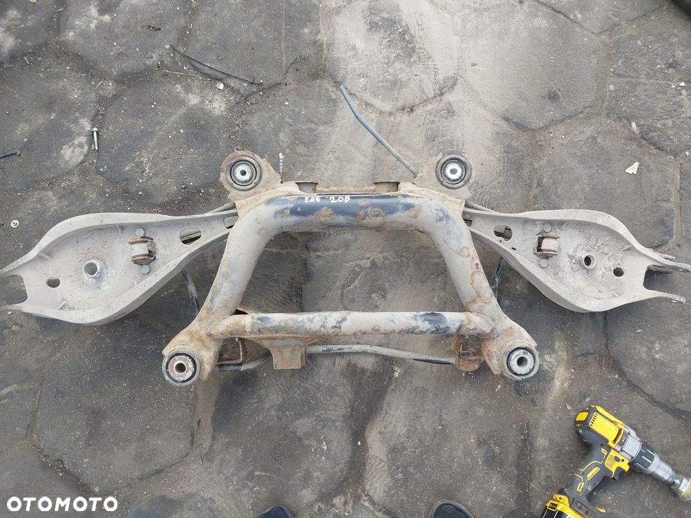 Belka zawieszenia BMW E46 Lift sedan sanki mocowanie dyfra wachacz prawy lewy tył tylny - 1