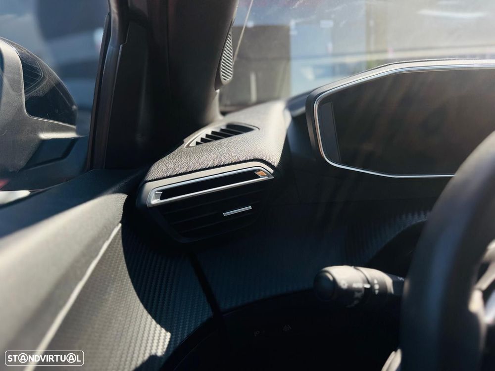 Peugeot 2008 1.2 PureTech Allure Pack EAT8 - 36