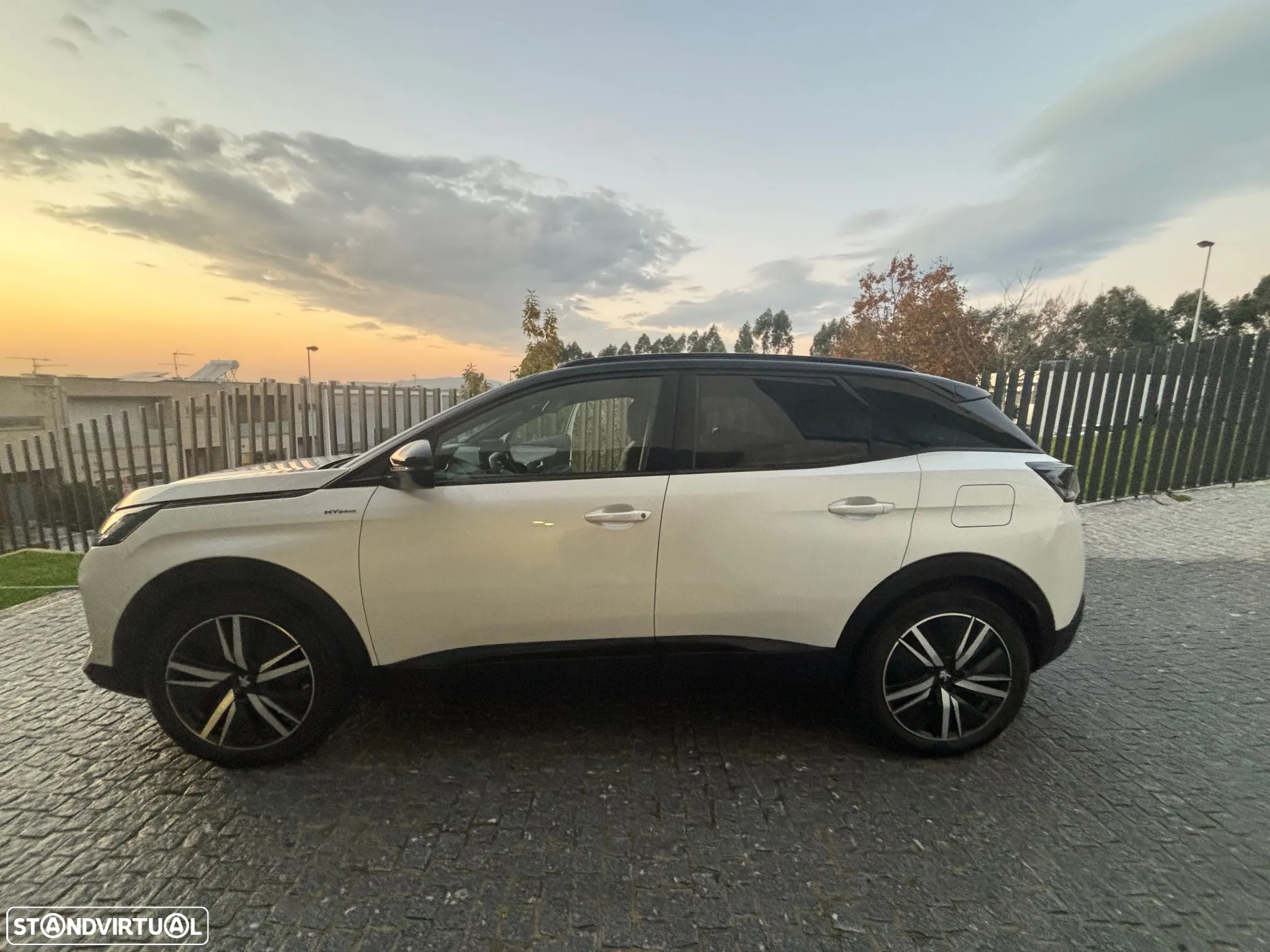 Peugeot 3008 1.6 Hybrid GT Pack e-EAT8 - 4