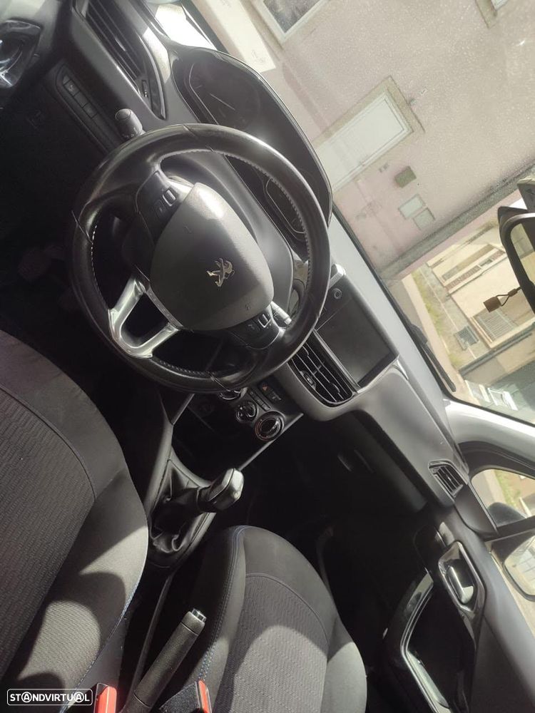 Peugeot 208 - 2