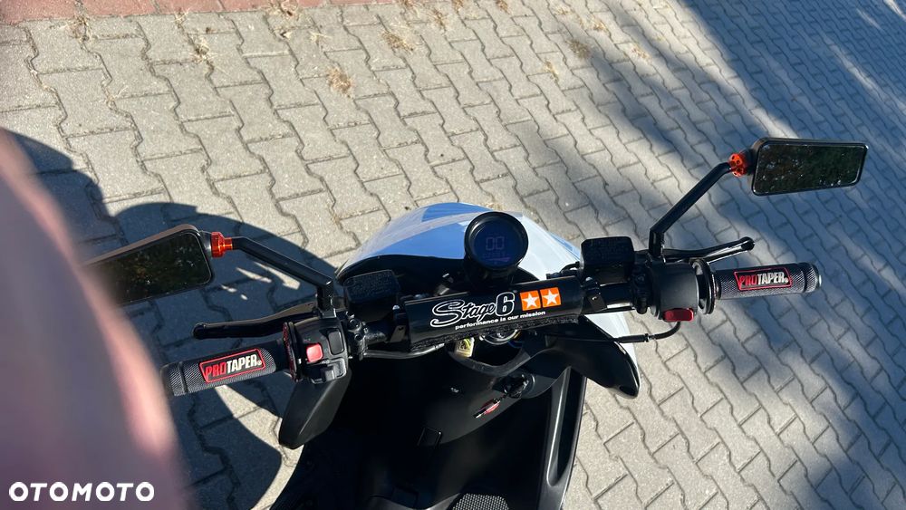 Yamaha Aerox - 8