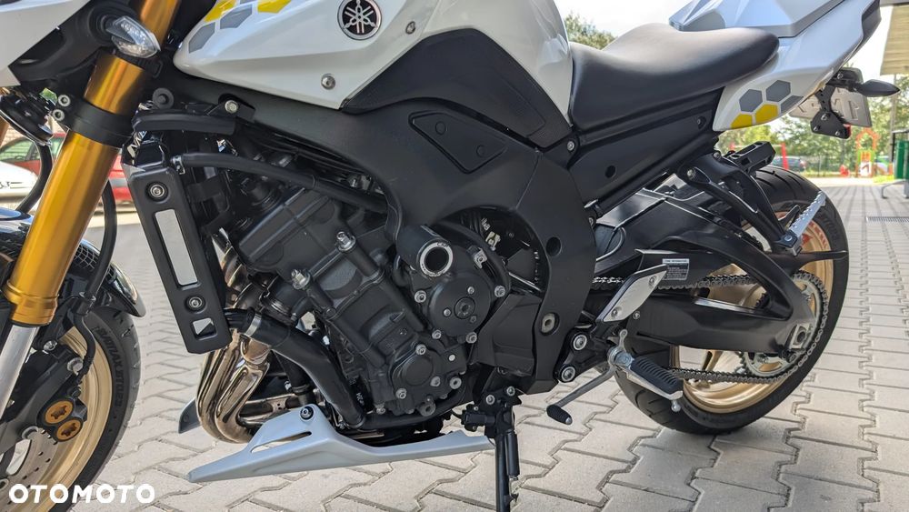 Yamaha FZ8 - 11