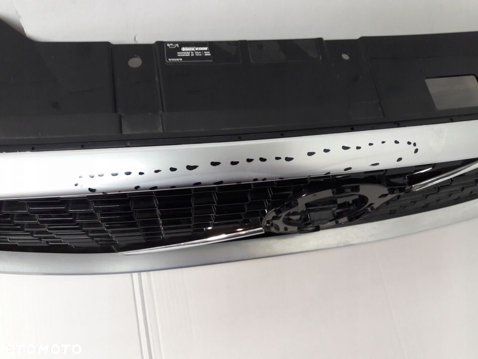 Volvo XC60 II 2 R-Design grill atrapa - 6