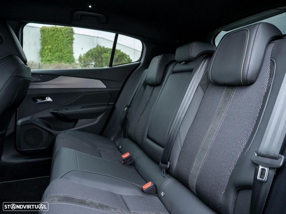 Peugeot E-408 58 kWh GT - 28