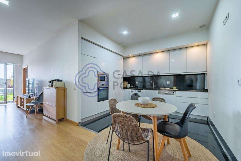 Apartamento T1 com terraço ajardinado na Avenida da República em Vila - Grande imagem: 5/18