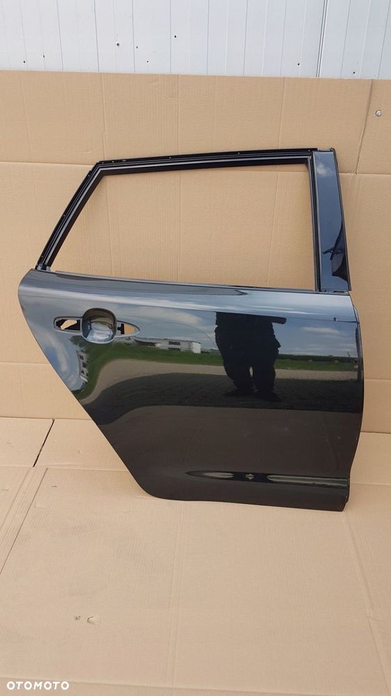 DRZWI TYŁ PRAWY TOYOTA COROLLA E21 KOMBI 18- - 4