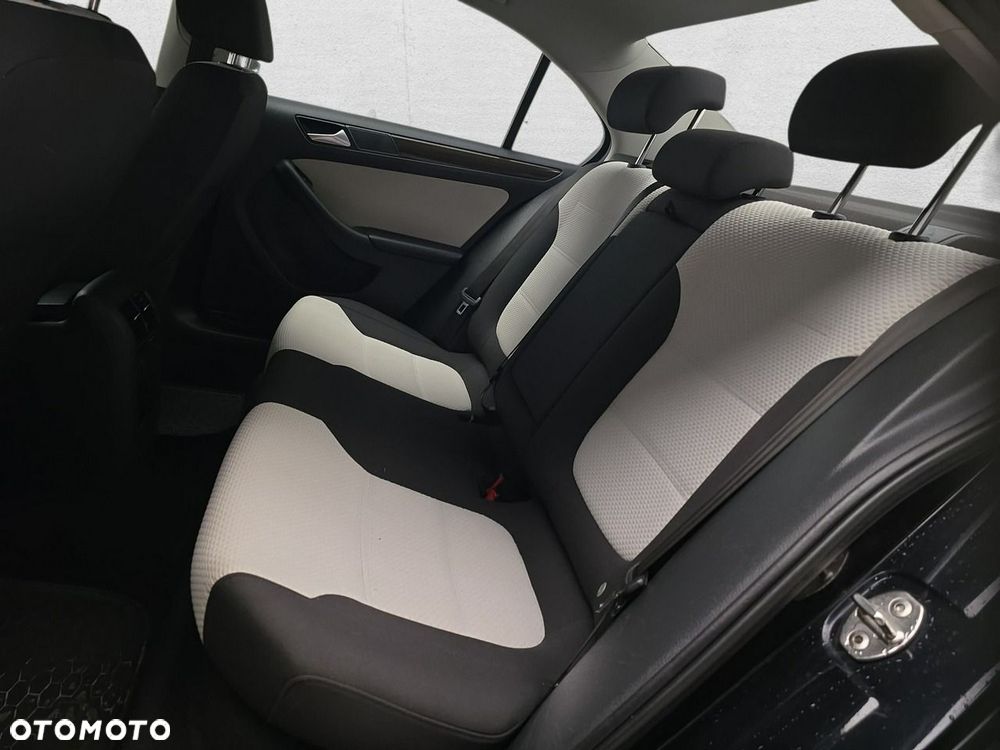Volkswagen Jetta - 12