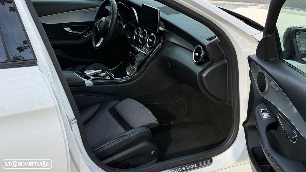 Mercedes-Benz C 300 h AMG Line - 32