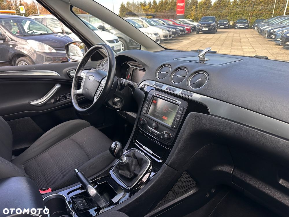 Ford S-Max - 12