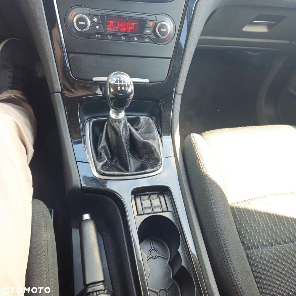 Ford Mondeo 1.6 T Ambiente - 15