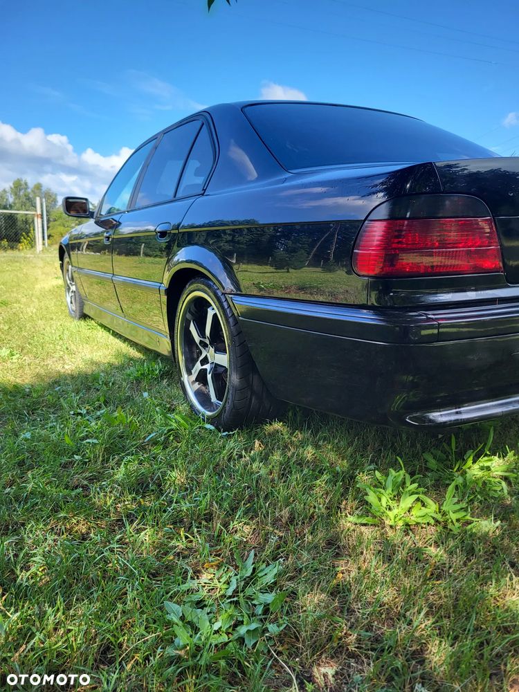 BMW Seria 7 740i - 4