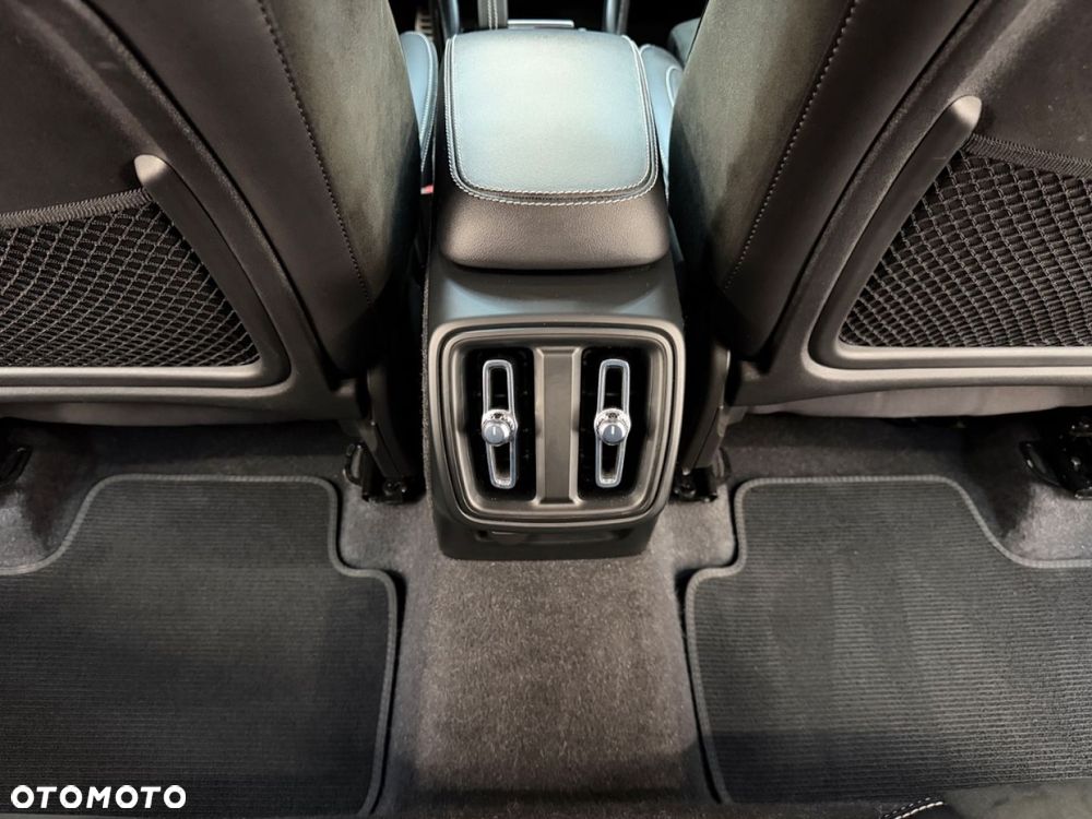 Volvo XC 40 - 35