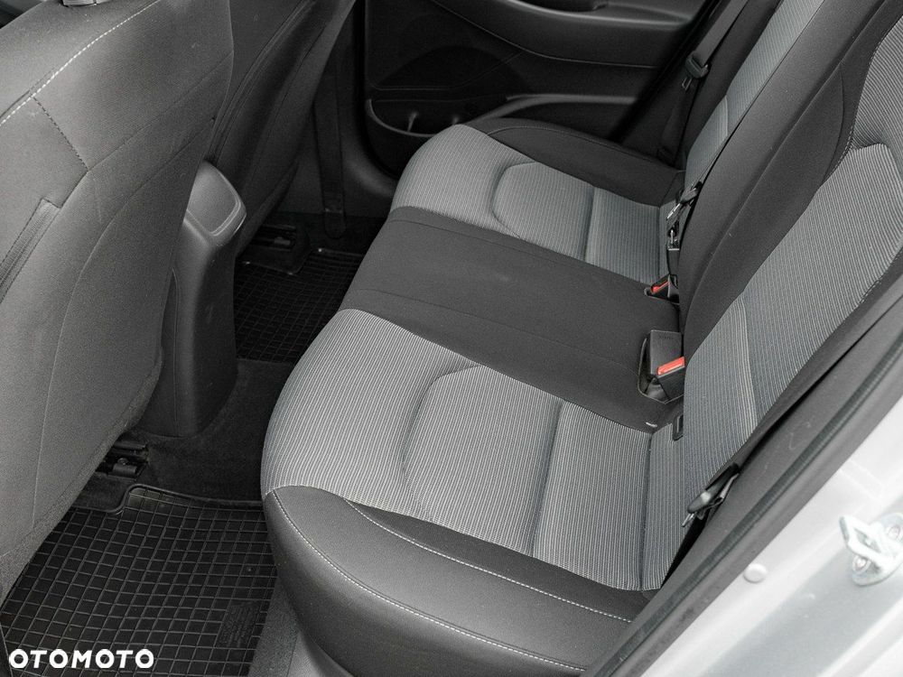 Hyundai i30 1.5 DPI Classic + - 23