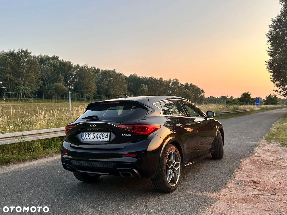 Infiniti Q30 1.6t Business 7DCT - 9