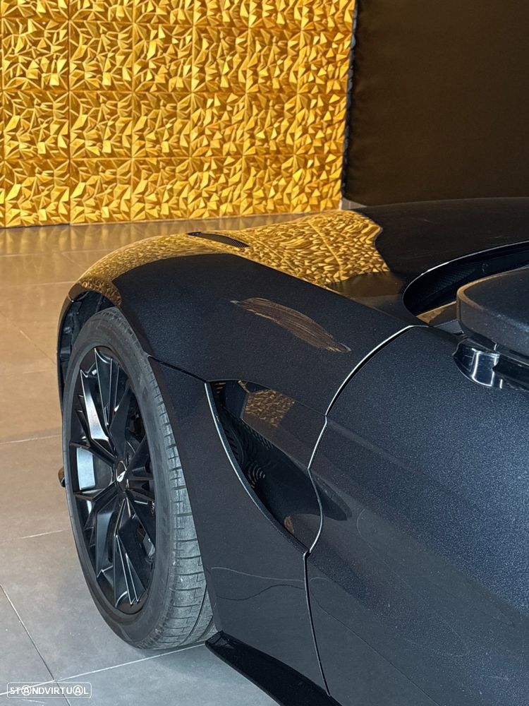 Aston Martin Vantage Roadster V8 - 38