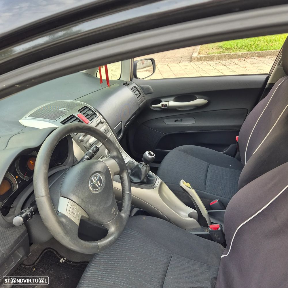 Toyota Auris 1.4 D-4D - 12
