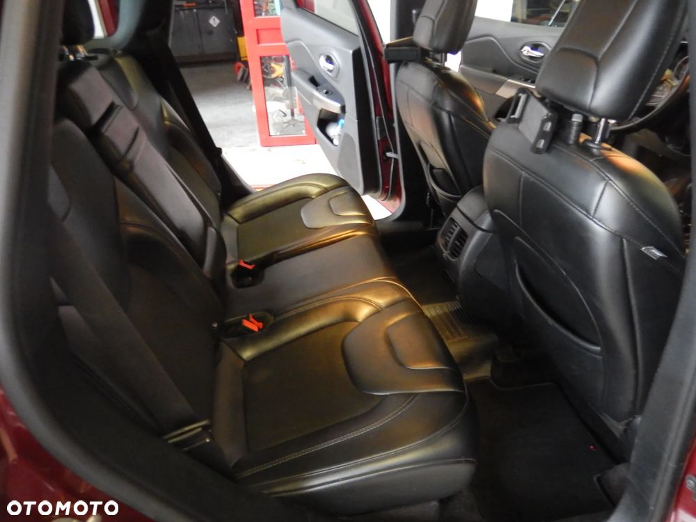 Jeep Cherokee - 13