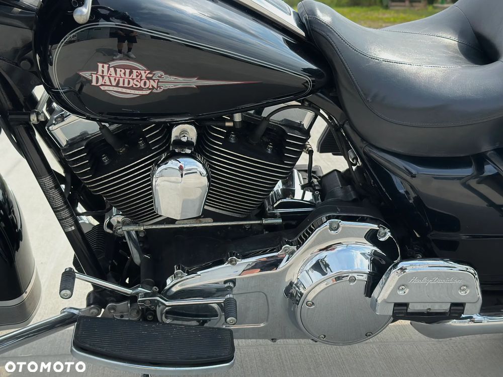 Harley-Davidson FLHT Electra Glide Standard - 18