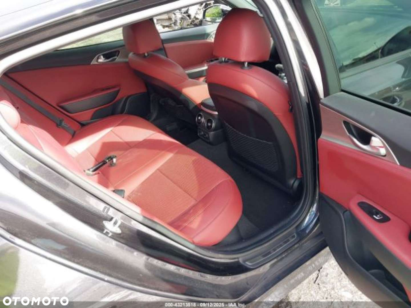 Kia Stinger - 13