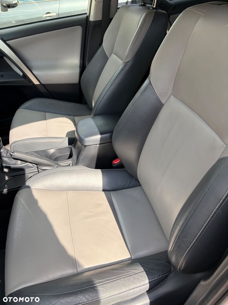 Toyota RAV4 2.0 D-4D Active - 17