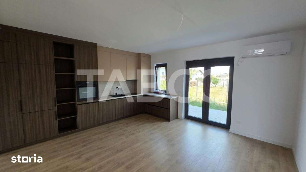 Apartament de vanzare nou nelocuit cu curte proprie si parcare — fotografia 1